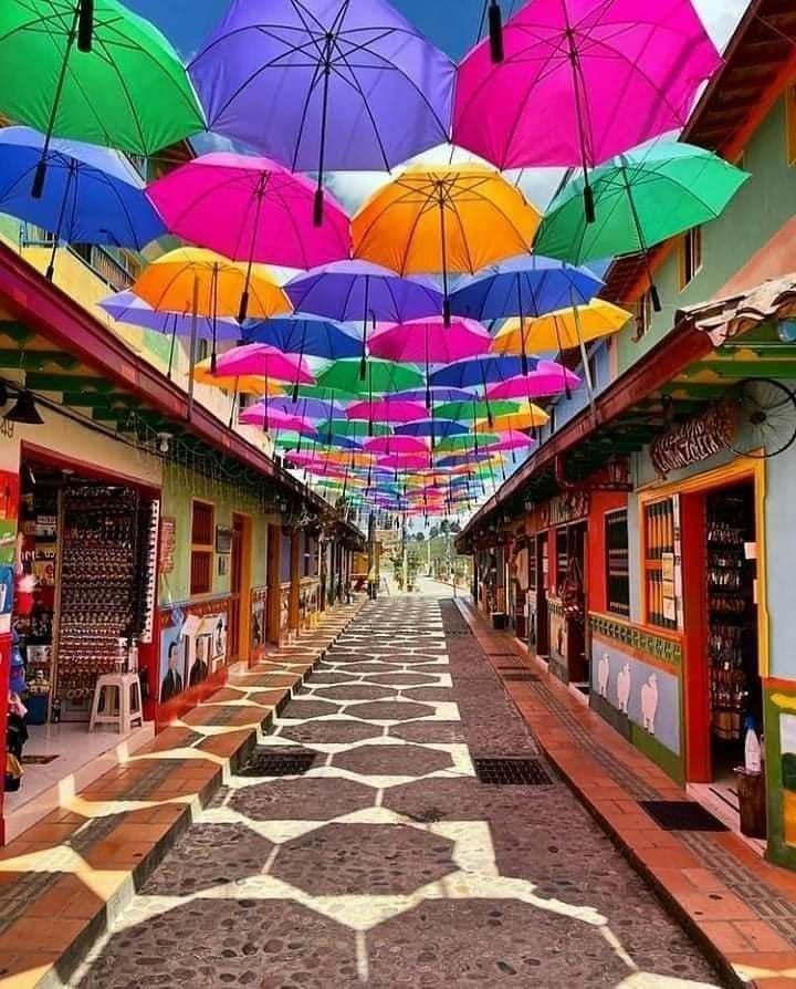 guatape sombrillas 2